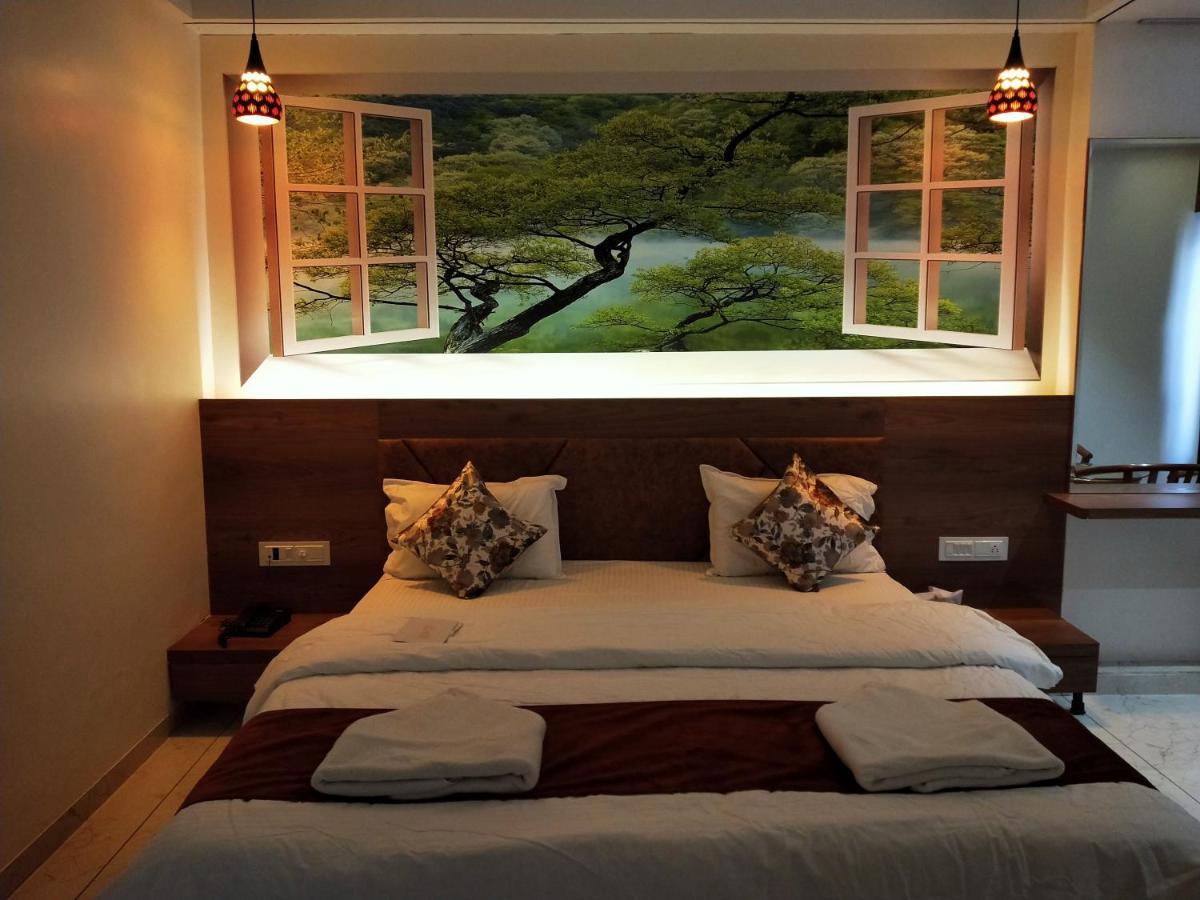 Hotel The Grand Piano - Best Business Hotel In Patan エクステリア 写真