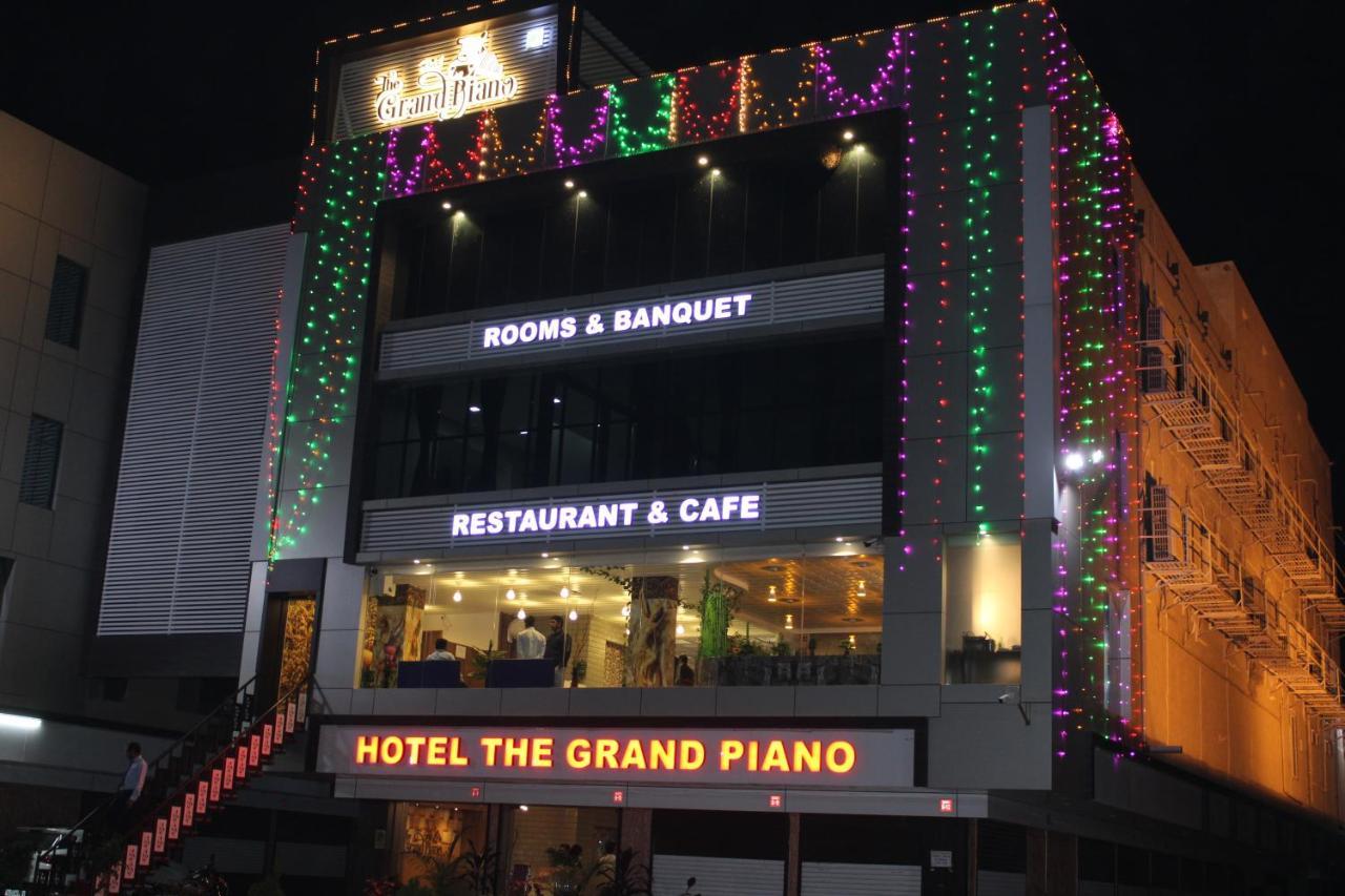 Hotel The Grand Piano - Best Business Hotel In Patan エクステリア 写真