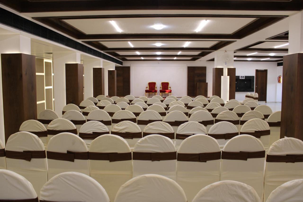 Hotel The Grand Piano - Best Business Hotel In Patan エクステリア 写真
