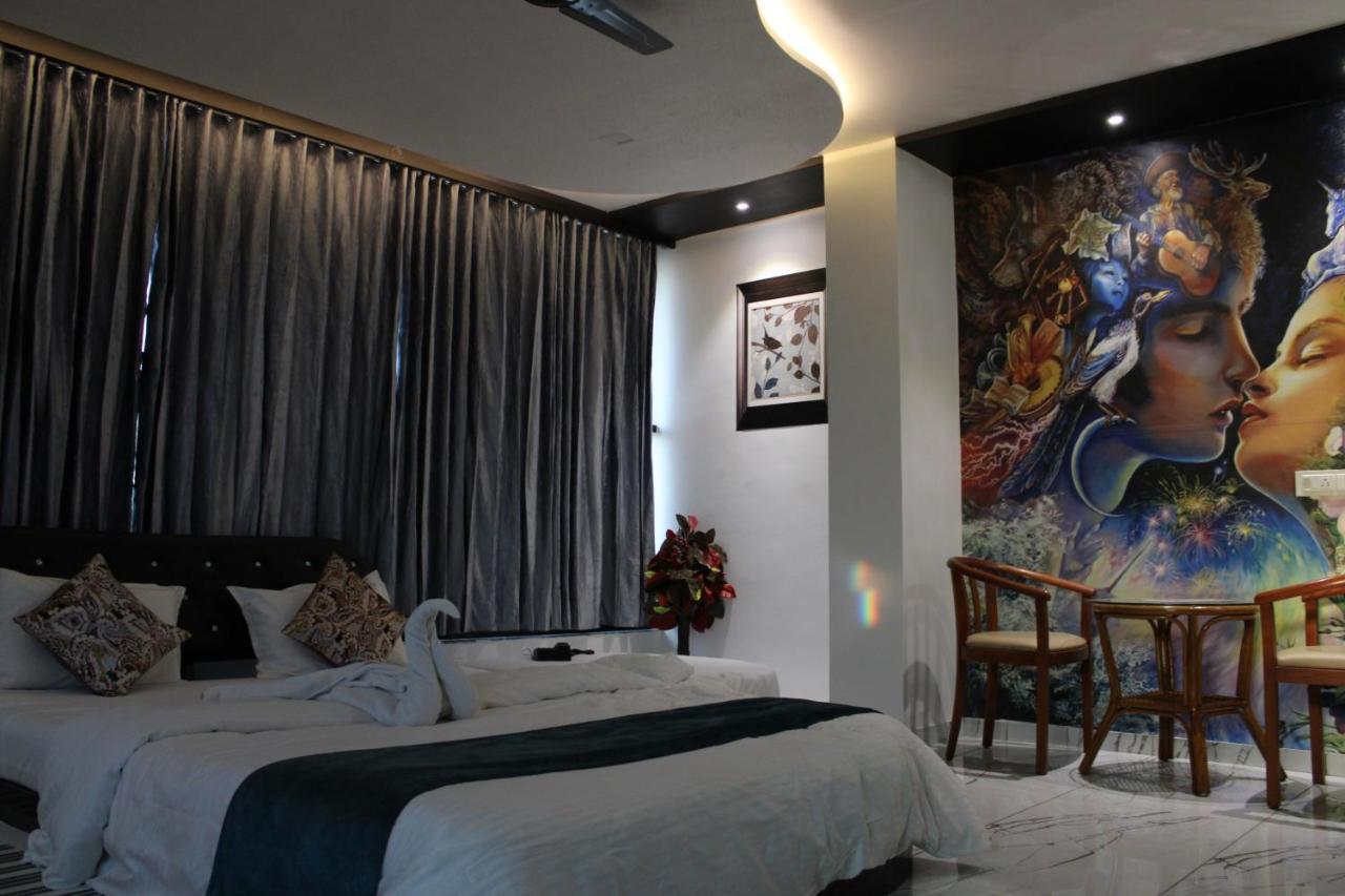 Hotel The Grand Piano - Best Business Hotel In Patan エクステリア 写真
