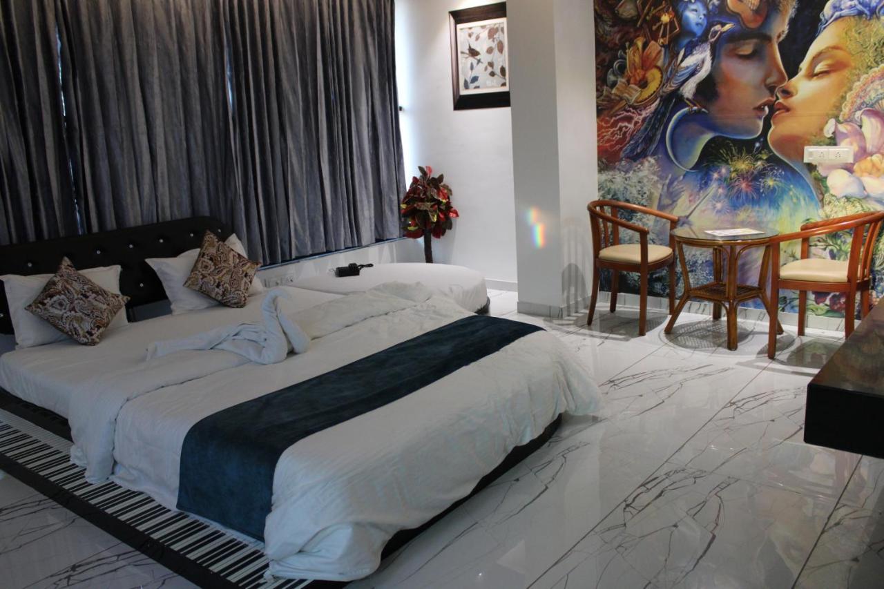 Hotel The Grand Piano - Best Business Hotel In Patan エクステリア 写真