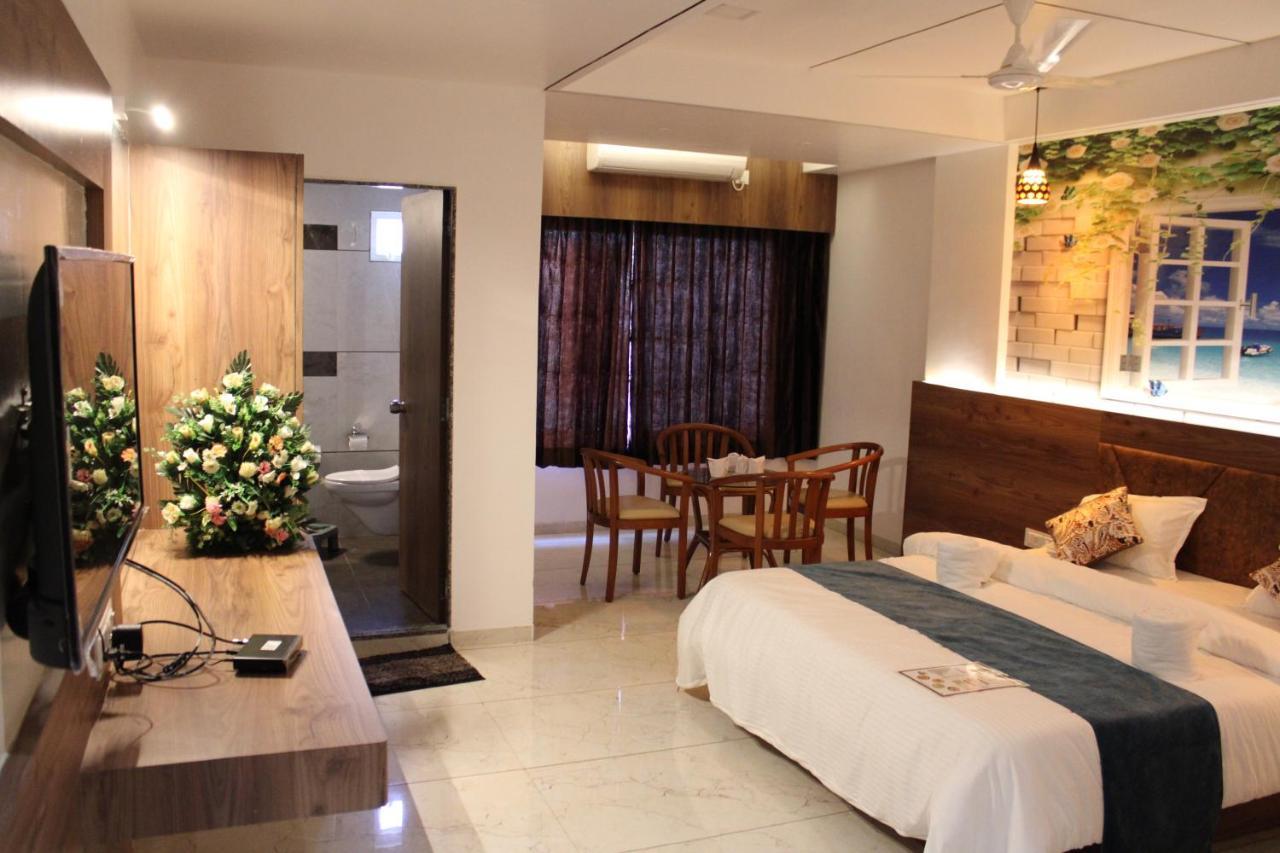 Hotel The Grand Piano - Best Business Hotel In Patan エクステリア 写真