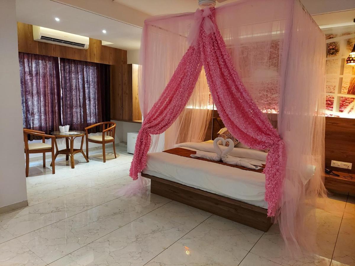 Hotel The Grand Piano - Best Business Hotel In Patan エクステリア 写真