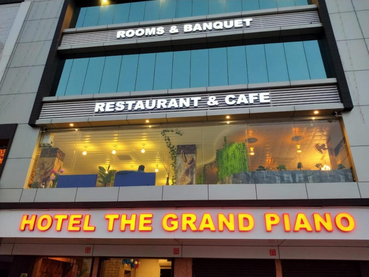 Hotel The Grand Piano - Best Business Hotel In Patan エクステリア 写真