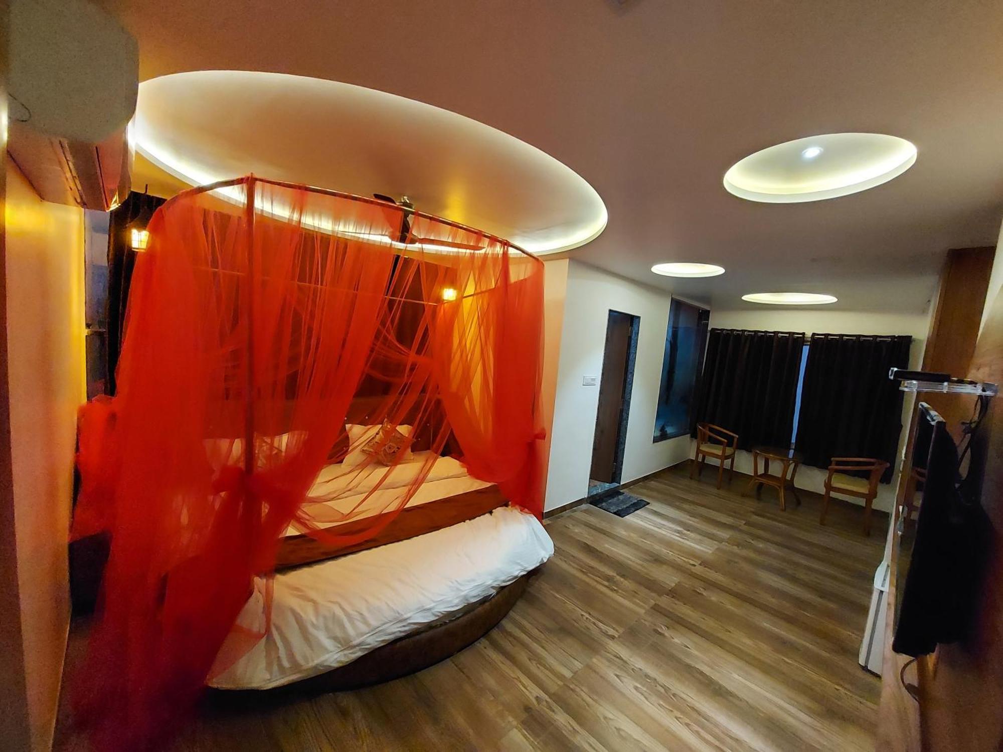 Hotel The Grand Piano - Best Business Hotel In Patan エクステリア 写真
