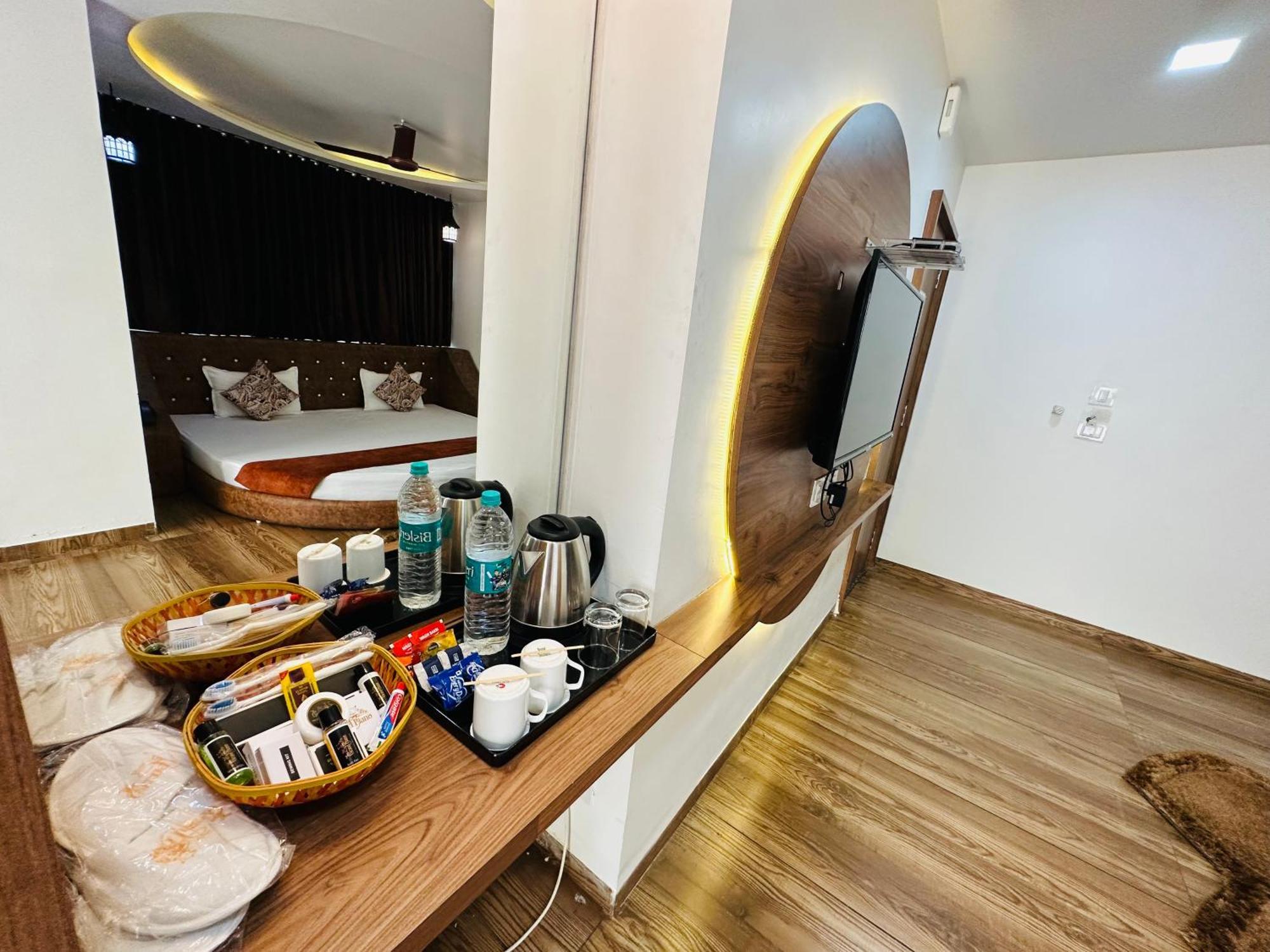 Hotel The Grand Piano - Best Business Hotel In Patan エクステリア 写真