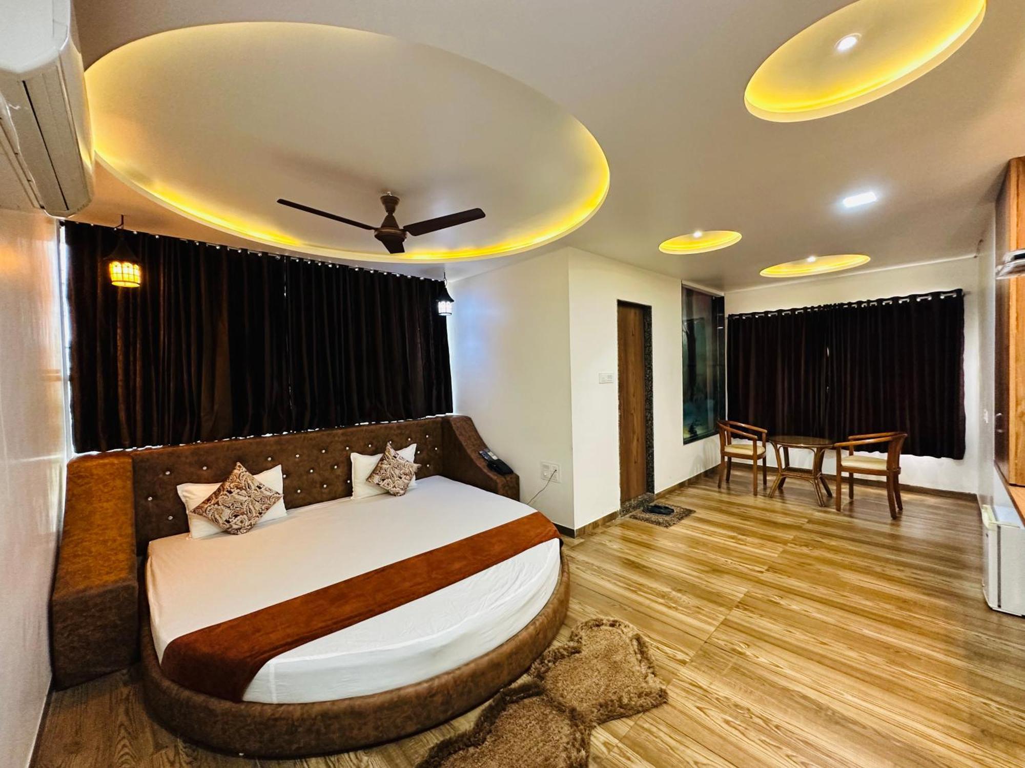 Hotel The Grand Piano - Best Business Hotel In Patan エクステリア 写真